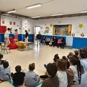 El alumnado de Oratoria y Debate lleva el teatro al CEIP Ginés de Sepúlveda