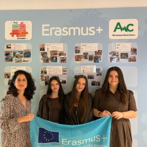 3 ALUMNAS DE ERASMUS CHECAS EN NUESTRO CENTRO.