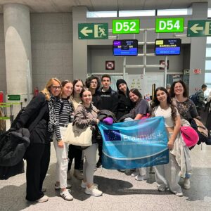 MOVILIDADES ERASMUS DE 8 alumnos de bachillerato y 2 profesoras.